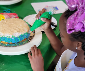 Presentational Camp: CakeCraft Shoppe: Sweet Treat Hawaiian Luau visual